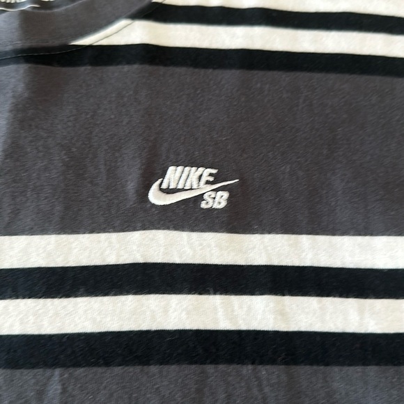 Men’s Nike SB loose fit shirt size medium - Picture 2 of 9